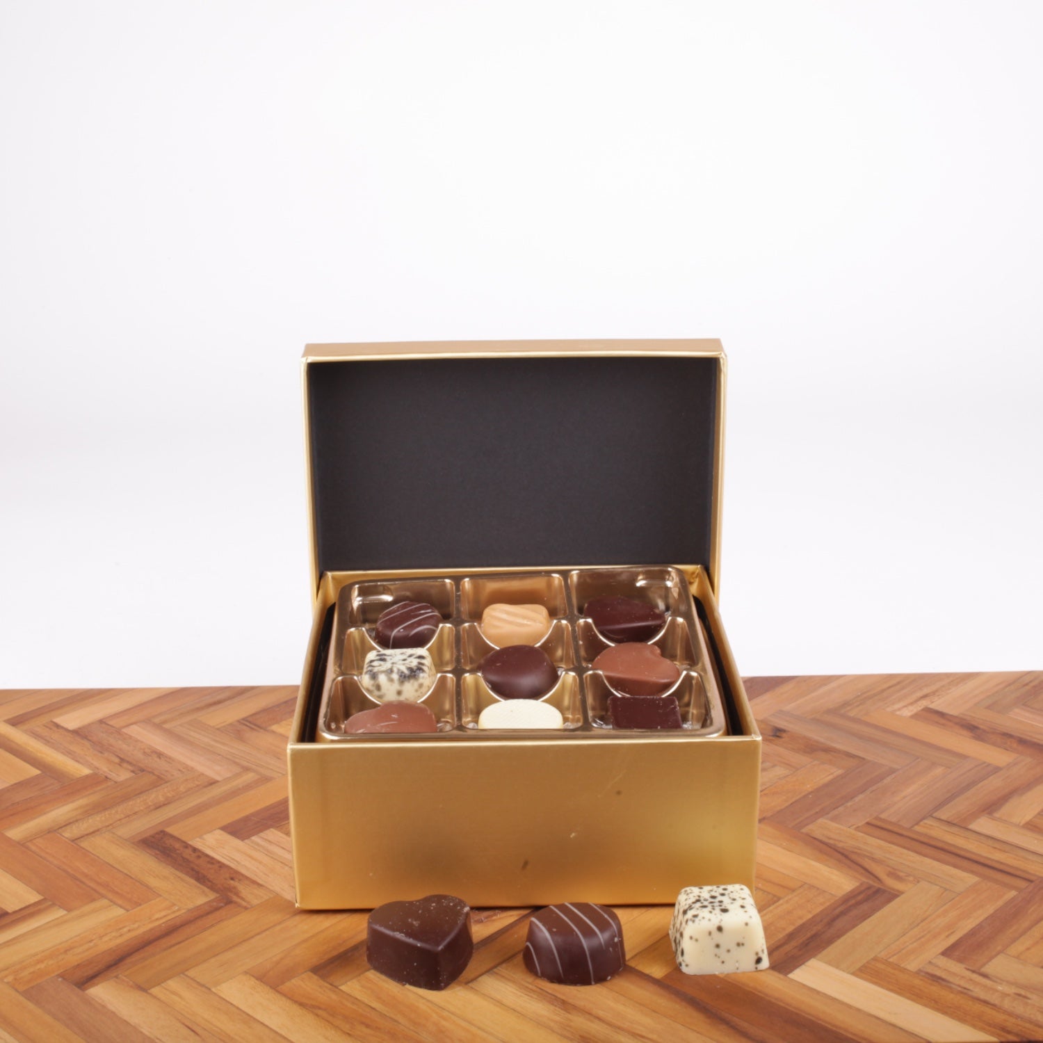 Dansk dessertchokolade i guldæske