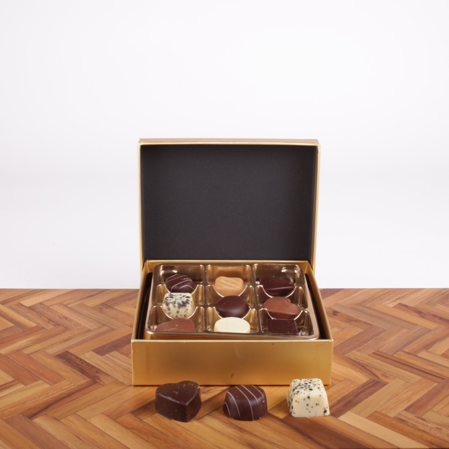 Dansk dessertchokolade i guldæske