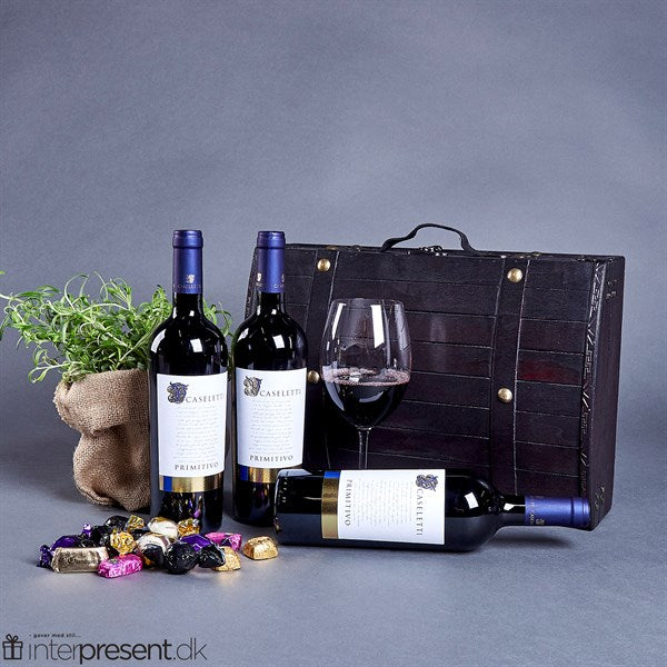 Trækasse med italiensk rødvin og chokolade