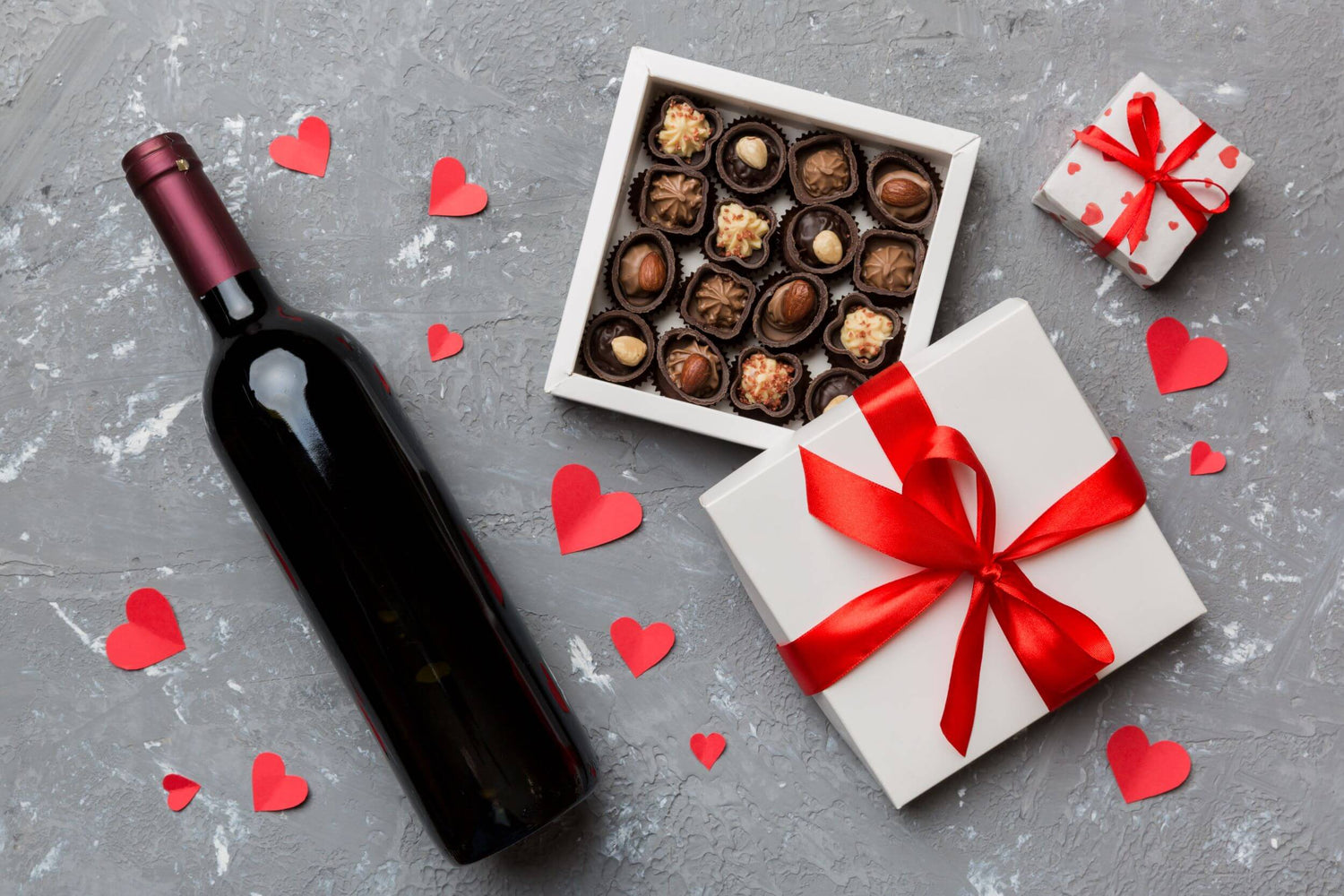 Den sødeste romantiske gave til hende: Chokolade og vin i skøn forening